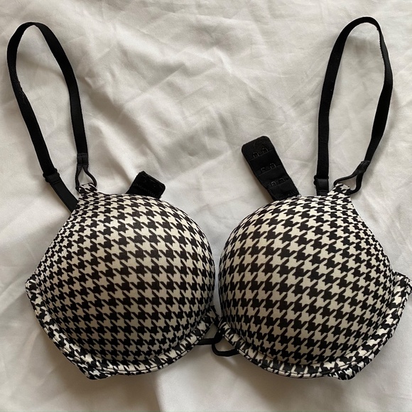 Victoria's Secret Other - VS Miraculous Plunge, Sz32C.            13F-41TOE